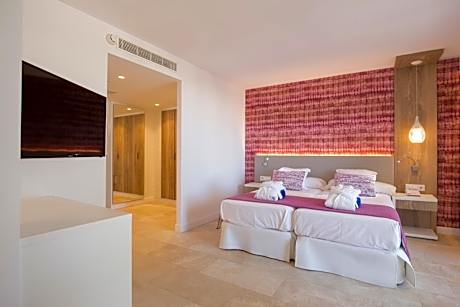 Superior Double Room (2 Adults + 1 Child)