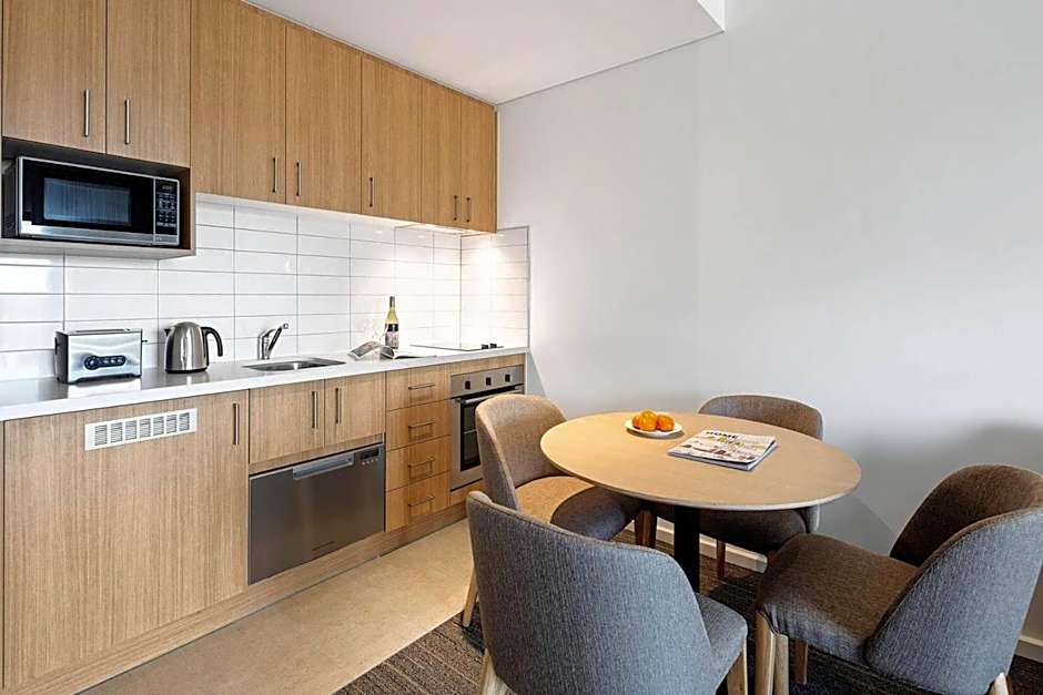 QUALITY HOTEL LAKESIDE