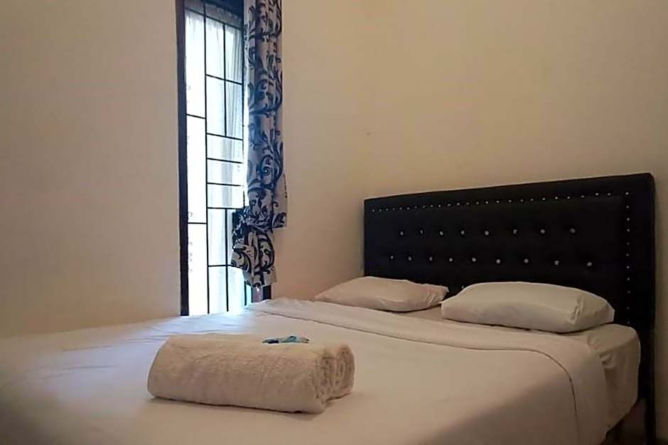 RedDoorz Syariah at Galliano Homestay Bukittinggi