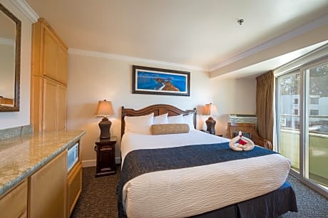 PARKSIDE Room-King-Private Bathroom-Standard-Sea View