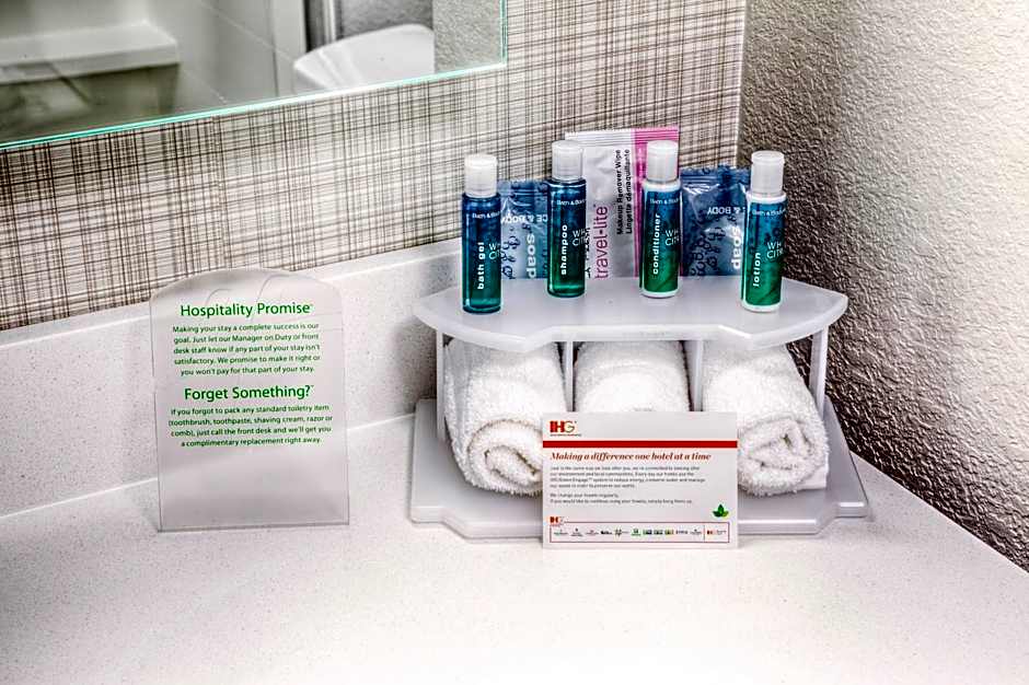 Holiday Inn Express & Suites Cleveland/Westlake By IHG