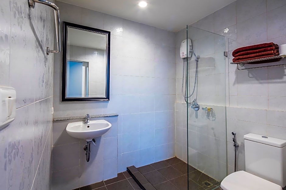 At Hua Lamphong Hotel