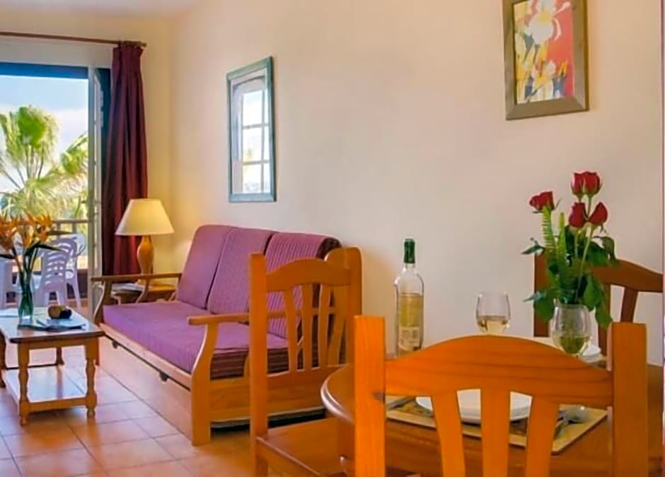 Apartamentos Oasis San Antonio