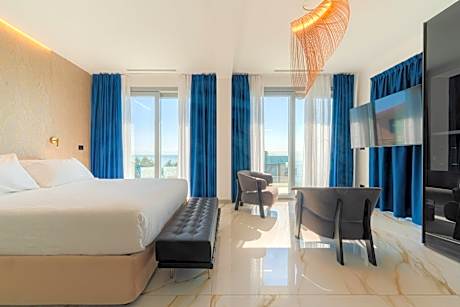 King Suite with Sea View