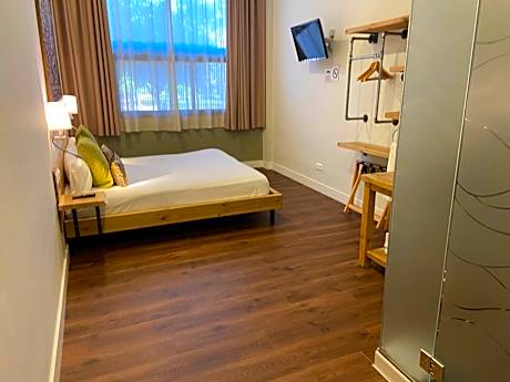 Double Room with Extra Bed and Garden View