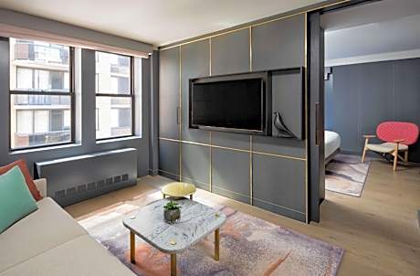 One-Bedroom Deluxe King Suite