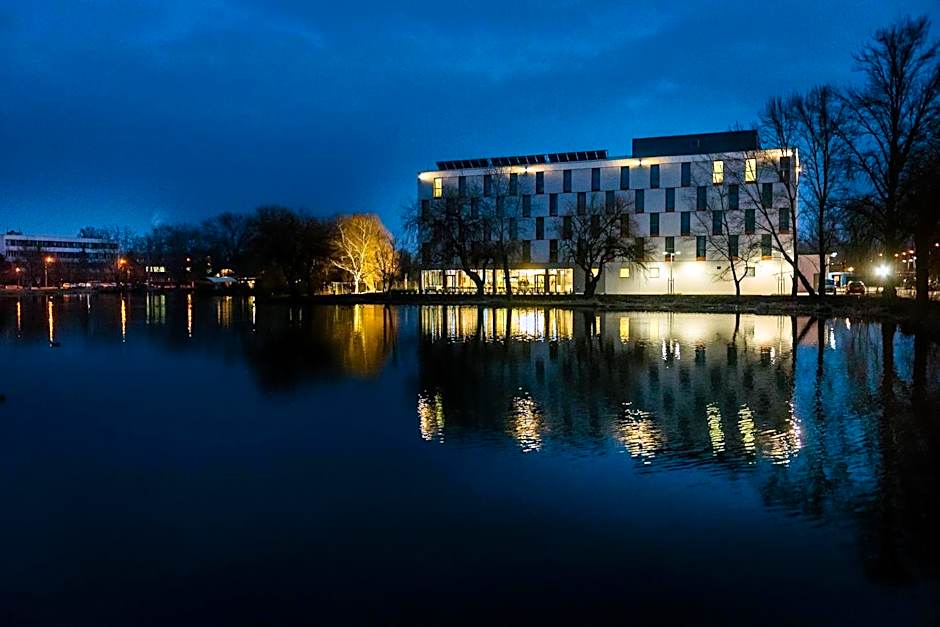 Best Western Plus Lakeside Hotel