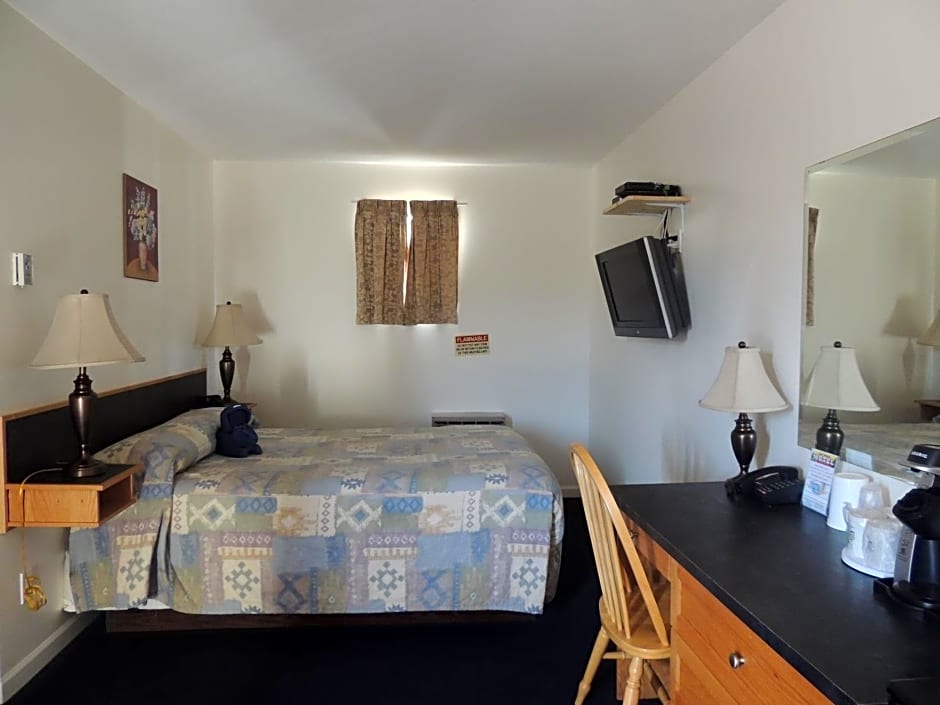 100 Mile Motel & RV Park