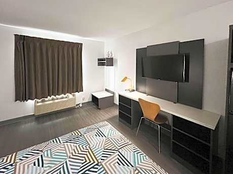 1 Queen Bed Mobility Accessible Hearing Impaired, Roll-In-Shower