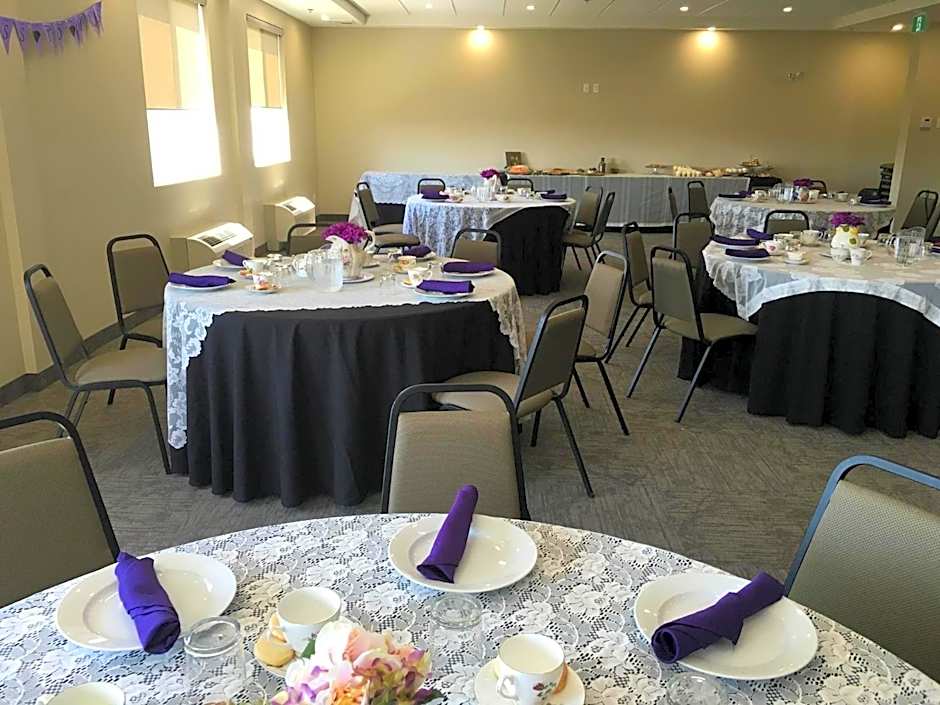 Days Inn & Suites by Wyndham Lindsay