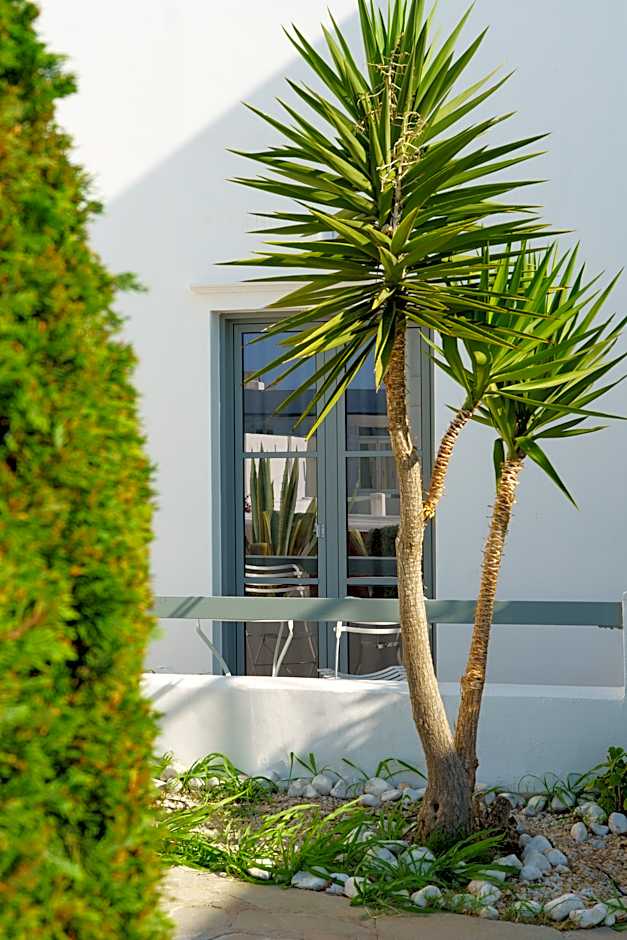 Mr & Mrs White Tinos