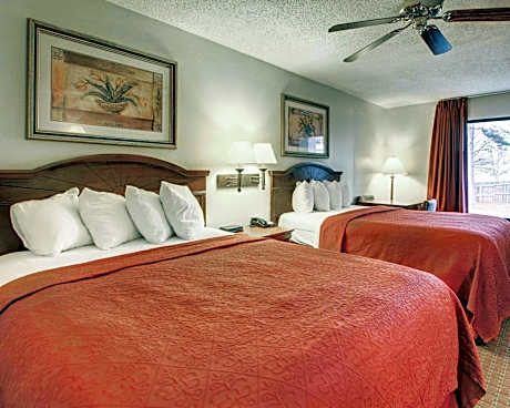 2 Queen Beds, Smoking