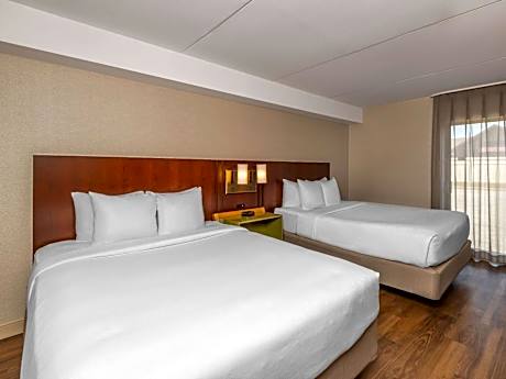 2 Queen Beds, Non-Smoking, Ground floor/Pet Friendly