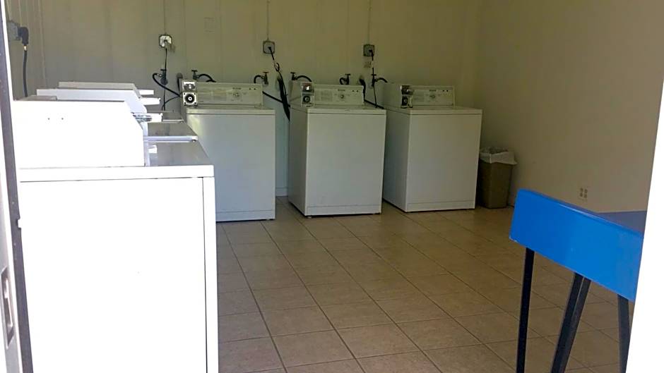 Days Inn & Suites by Wyndham Fort Pierce Midtown