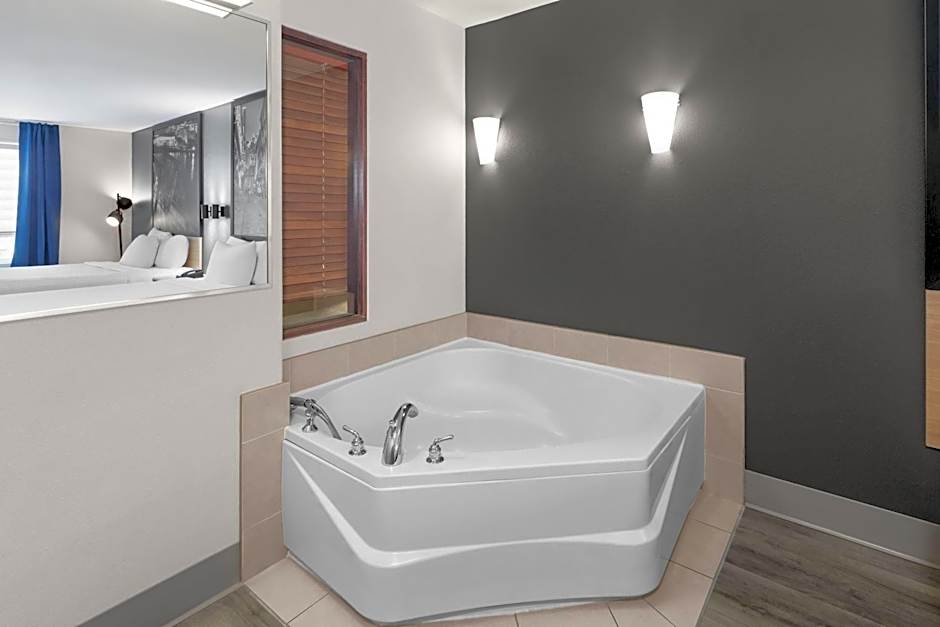 Super 8 by Wyndham Quebec City