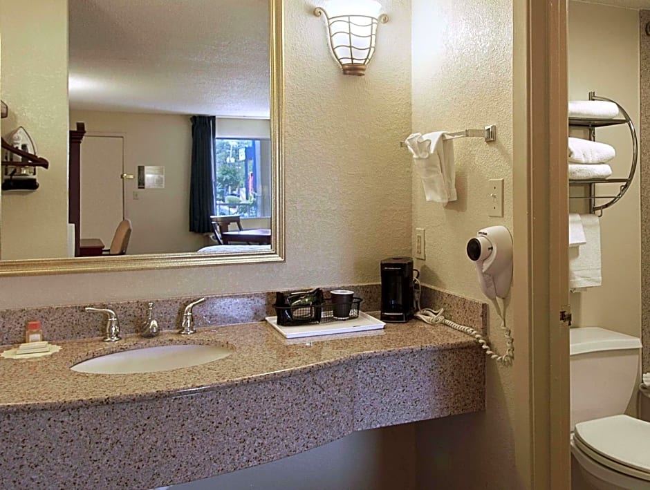 Days Inn by Wyndham Memphis at Graceland