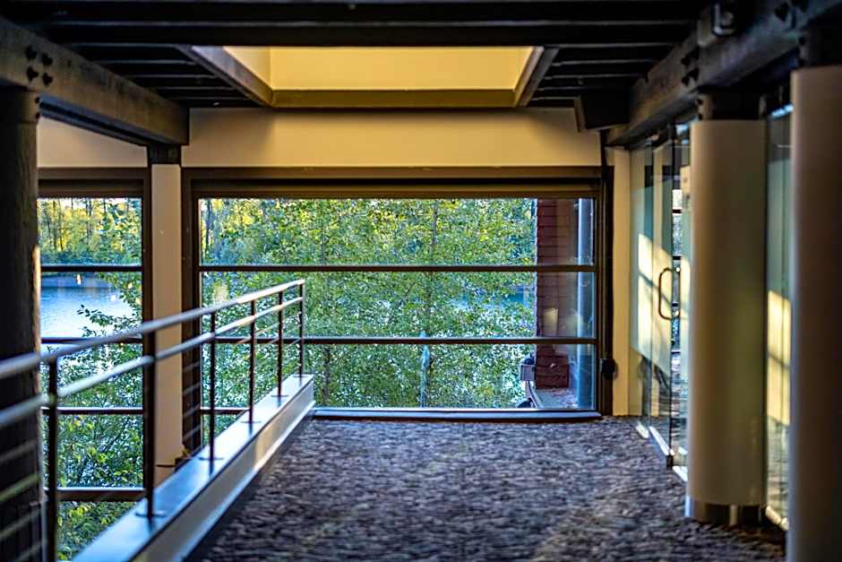 River's Edge Hotel Portland, Tapestry Collection by Hilton