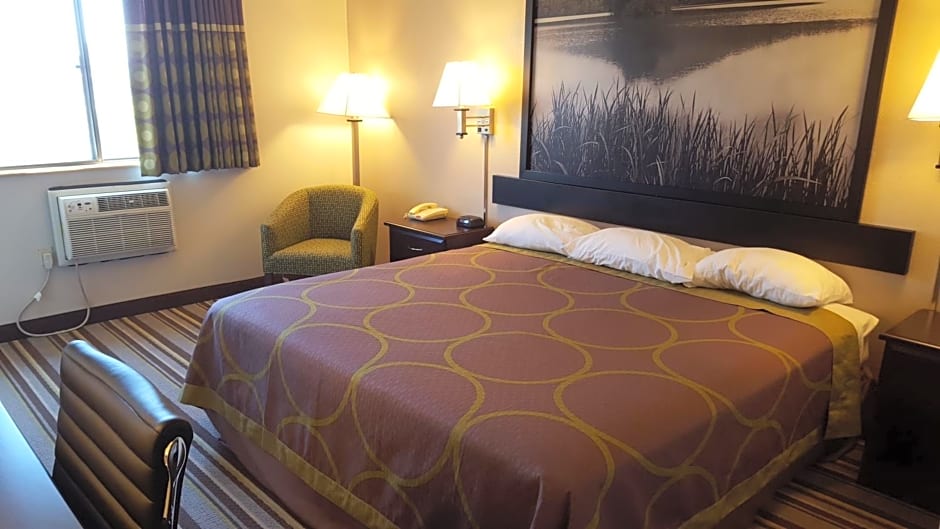 Super 8 by Wyndham Waynesboro