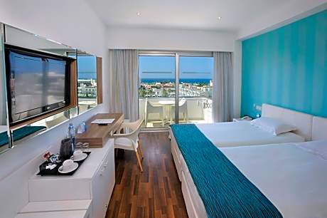 Superior Double or Twin room with Sea or Pool view