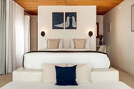 Honeymoon Suite with Caldera View & Outdoor Mini Plunge Pool