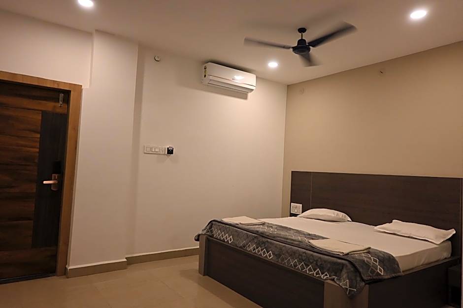 iROOMZ Hotel Vishwa Lodging