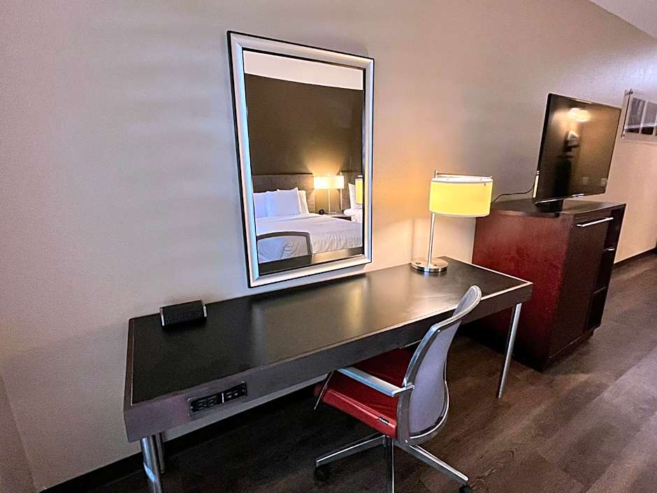 Grandstay Hotel & Suites