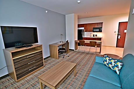 Queen Suite with Kitchenette