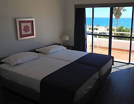 Two-Bedroom Apartment with Frontal Sea View