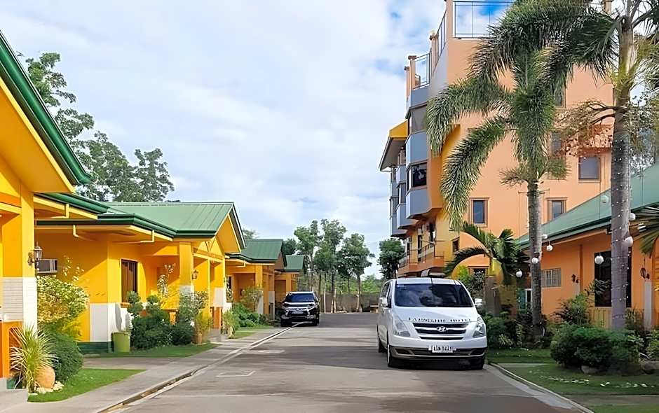 RedDoorz @ Farm Side Hotel Laoag City