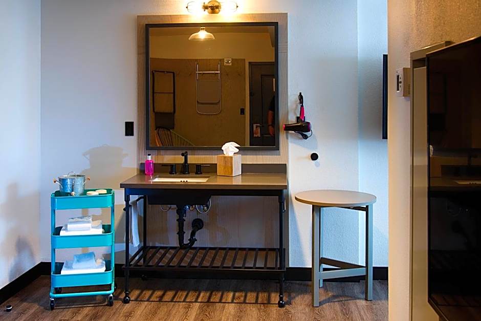 Moxy by Marriott New Orleans Downtown/French Quarter Area