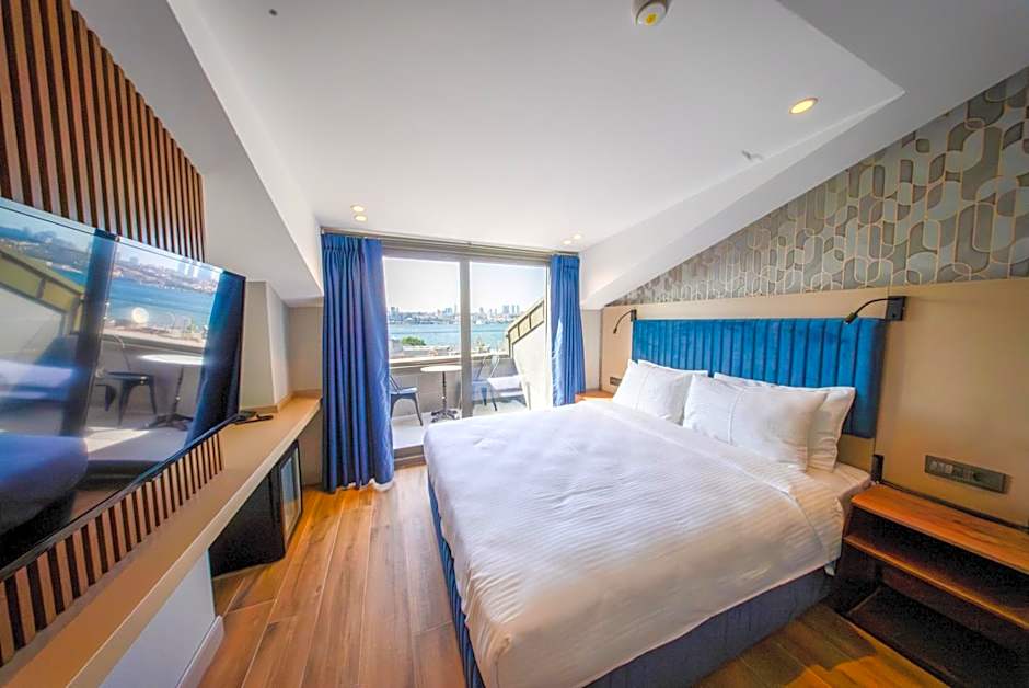 The Palm Bosphorus Hotel