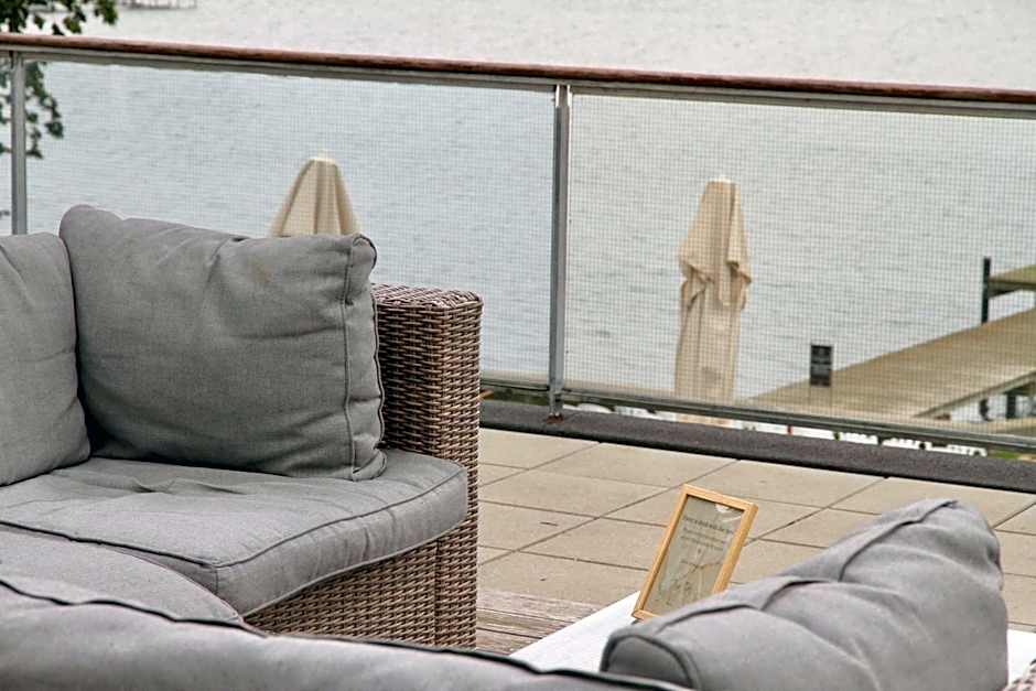 Sixtus Sinatur Hotel & Konference