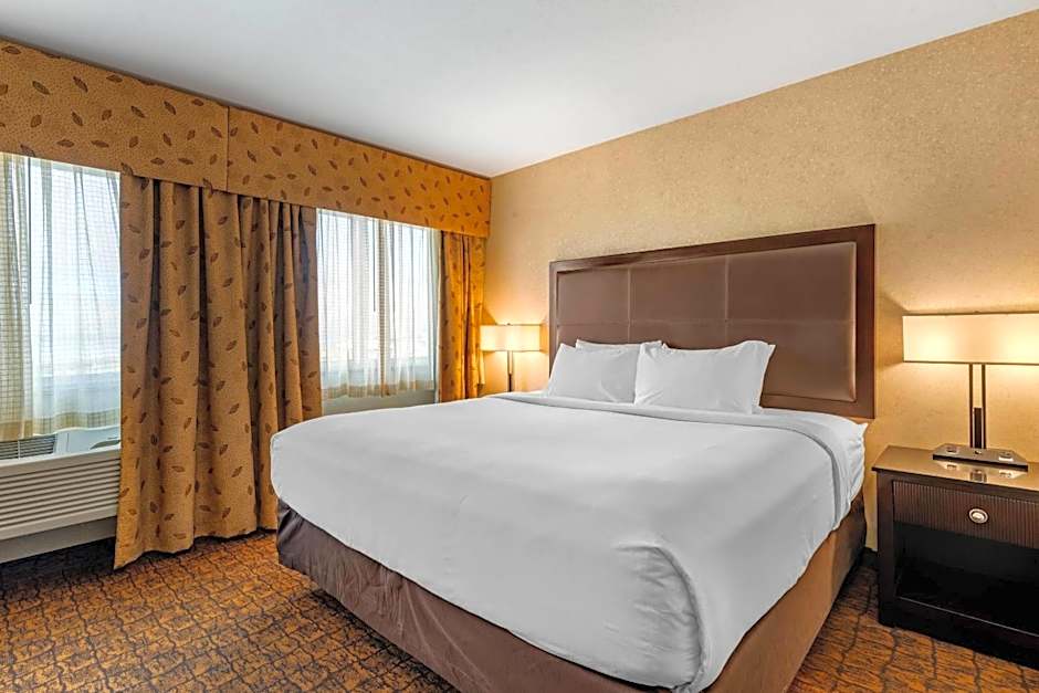 Lloyd Hotel Astoria Bayfront, an Ascend Collection Hotel