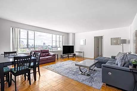 Spacious 2 Bedroom 2 Bathroom Unit Great Location