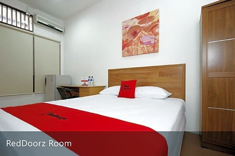 RedDoorz Plus near Plaza Indonesia