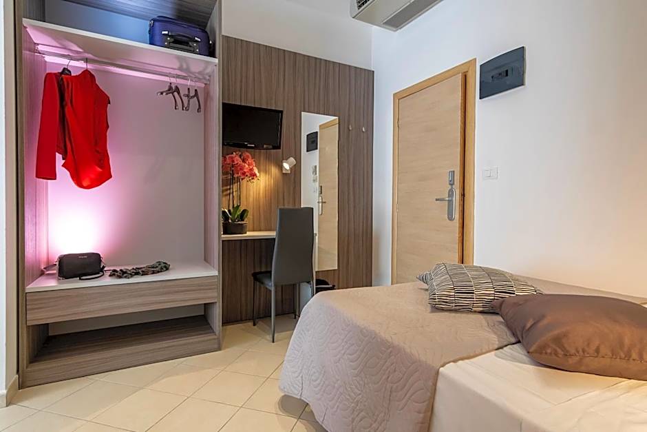 Hotel Mocambo Riccione CENTRALISSIMO AL MARE