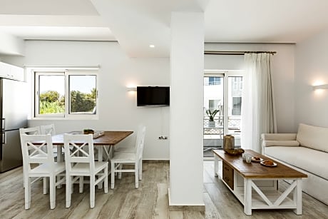 2 Bedroom Suite with Pool View