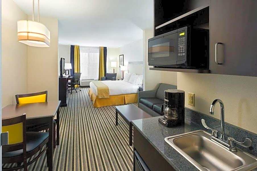 Holiday Inn Express and Suites Batavia By IHG