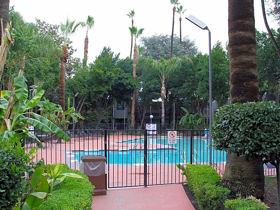 Clarion Hotel Bakersfield North