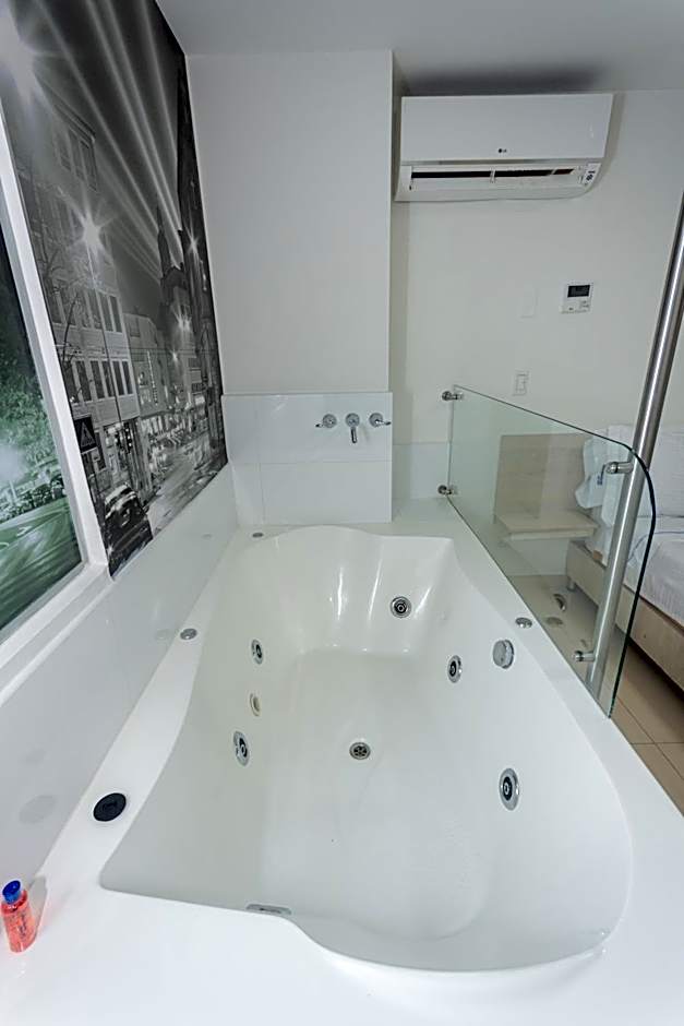 Hotel Laureles Plaza