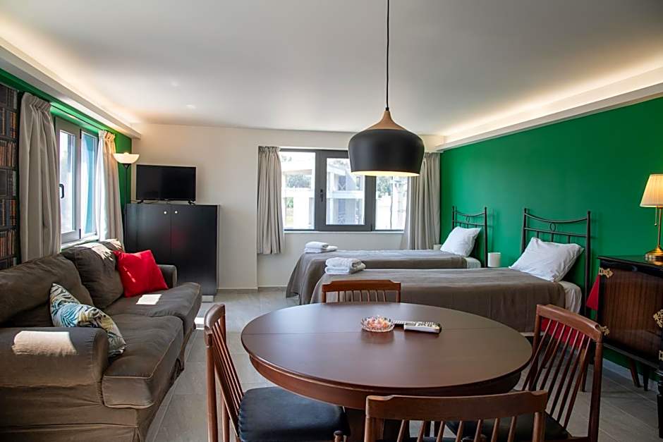 CHROMA Lodge Pikermi