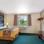 Super 8 by Wyndham Burnham/Lewistown