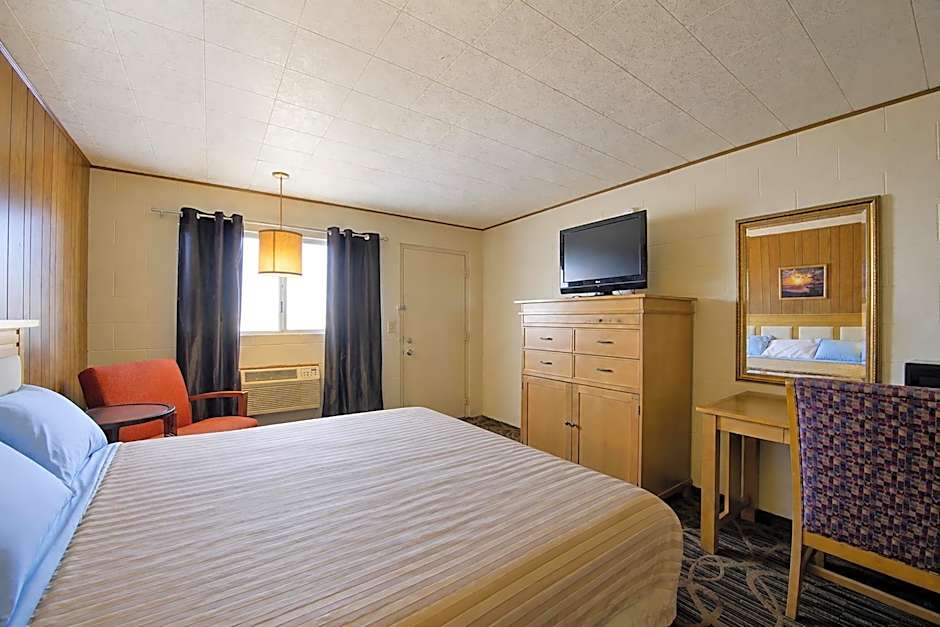 First Inn By OYO Quinter Hwy 70