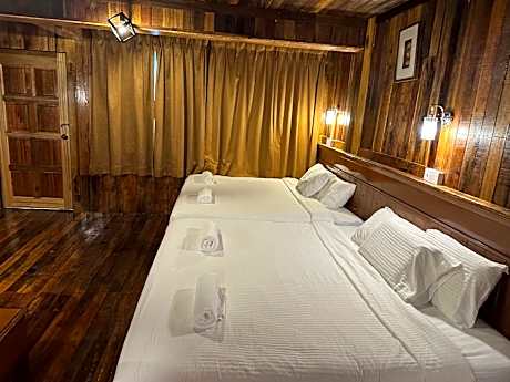 Classic Quadruple Room