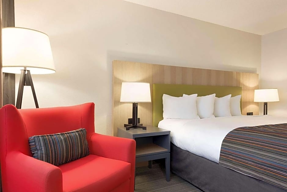 Country Inn & Suites by Radisson, Chippewa Falls, WI