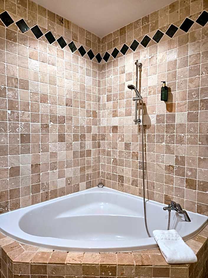 CÉRÈS - Boutique-Hôtel & Spa - Élégance en Terre d'Uzès