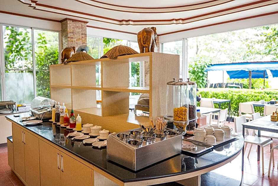 Mam Kai Bae Beach Resort