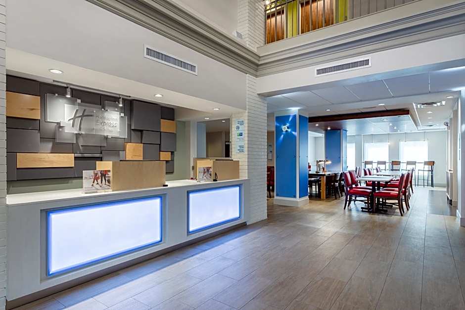 Holiday Inn Express & Suites Chicago-Midway Airport By IHG