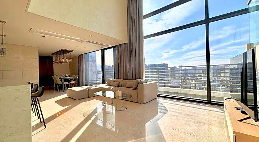 UH FLAT SIGNATURE DAEGU 