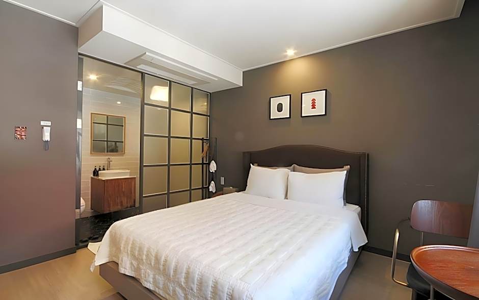 Changwon Brown-dot Hotel Myeongseo